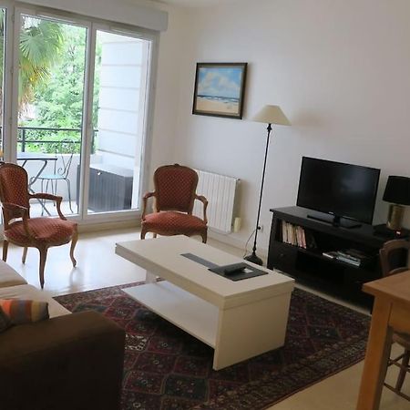 Appartement Confortable Et Au Calme Avec Terrasse Proche Du Metro - Accueil Personnel Lyon Kültér fotó