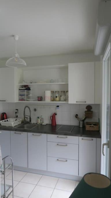 Appartement Confortable Et Au Calme Avec Terrasse Proche Du Metro - Accueil Personnel Lyon Kültér fotó